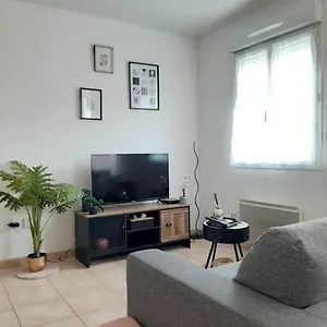 Proche Aeroport A Pied, Le Reve Rose. Appartement