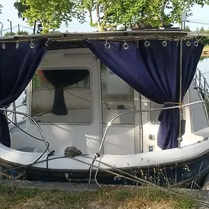 Entier Sur Bateau Montech